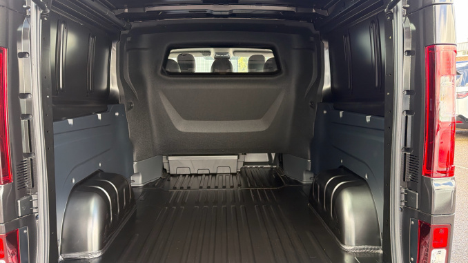 Renault Trafic Lwb Diesel LL30 Blue dCi 150 Extra [Safety] Crew Van - Image 12